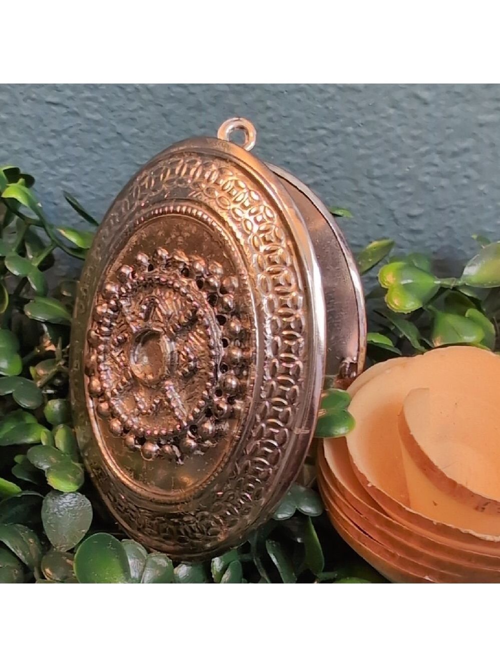Vtg Large & Lovely Locket